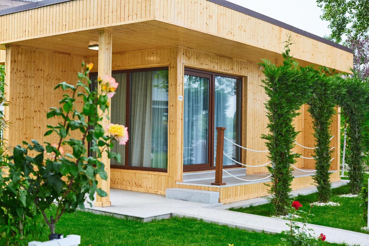 Lebada Luxury & Crisan (Tulcea)