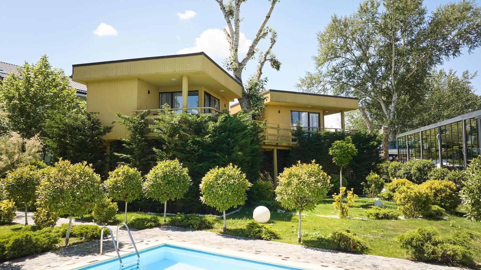 Lebada Luxury & Crisan (Tulcea)